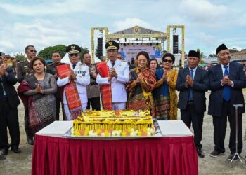 Syukuran Hari Jadi ke-21 Kabupaten Humbang Hasundutan (Humbahas) dilaksanakan di Lapangan Merdeka Doloksanggul, Senin  (29/7/2024).