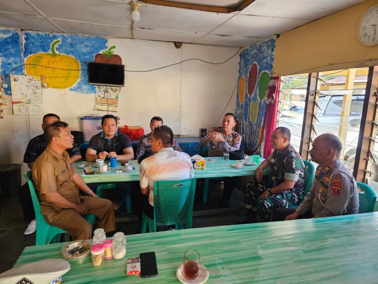Jelang Pilkada 2024, Polsek Tanah Jawa adakan Kopi Morning bersama Forkopimcam, pada Selasa (30/7/2024) pagi, pukul 09.00 WIB, di kantin Polsek Tanah Jawa, Nagori Balimbingan, Kecamatan Tanah Jawa, Kabupaten Simalungun.