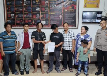 Polsek Siantar Utara menyelesaikan perkara dugaan penganiayaan, di Jalan Sriwijaya, dengan problem solving, pada Selasa (9/9/2025) sore.