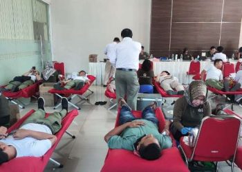 PT Sumatra Tobacco Trading Company (STTC) menggelar aksi donor darah, di Jalan Pdt. Justin Sihombing, pada Sabtu (20/12/2025).